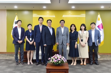 President Rhee met with Park Heong-joon, mayor of the Busan Metropolitan City
